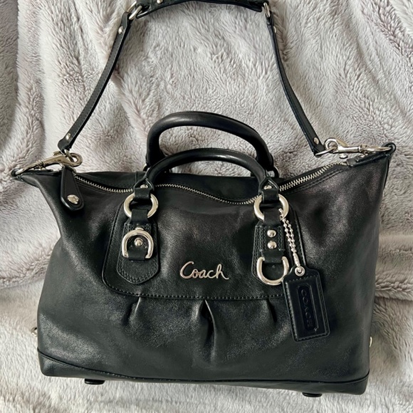 Coach leather shoulder bag with matching leather wallet - Picture 2 of 12